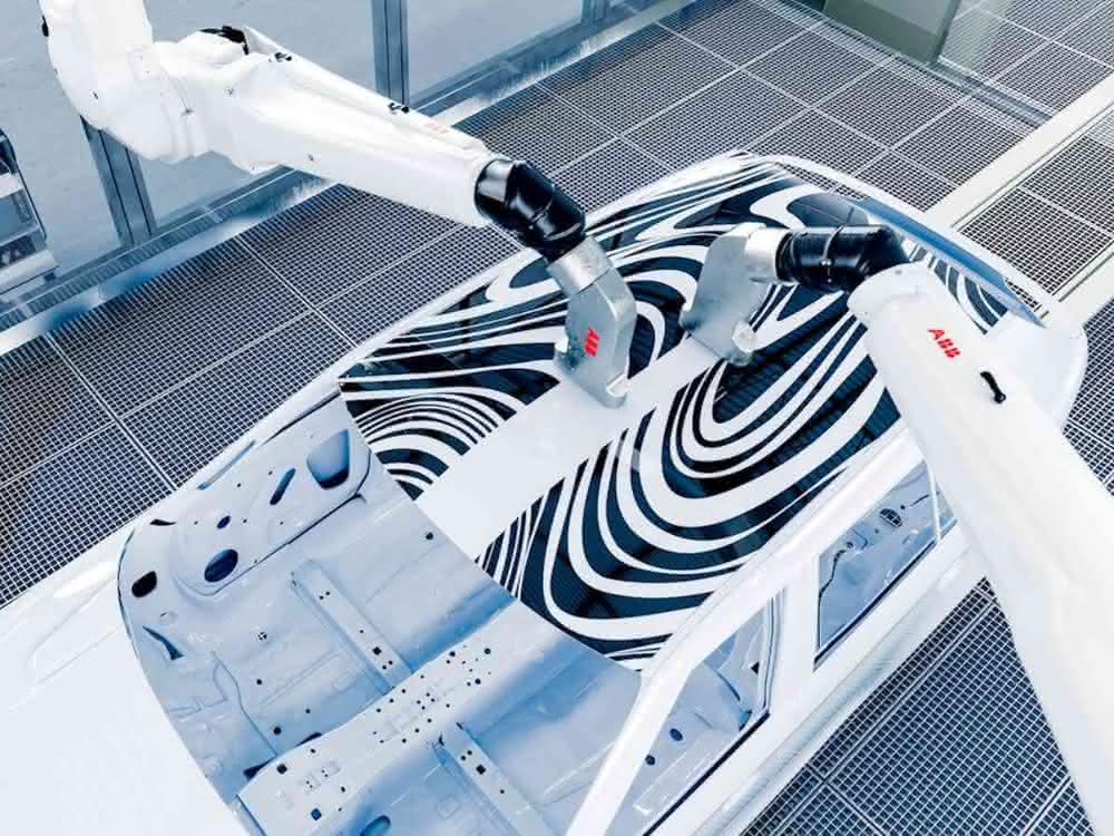 Robot arms spray car roof