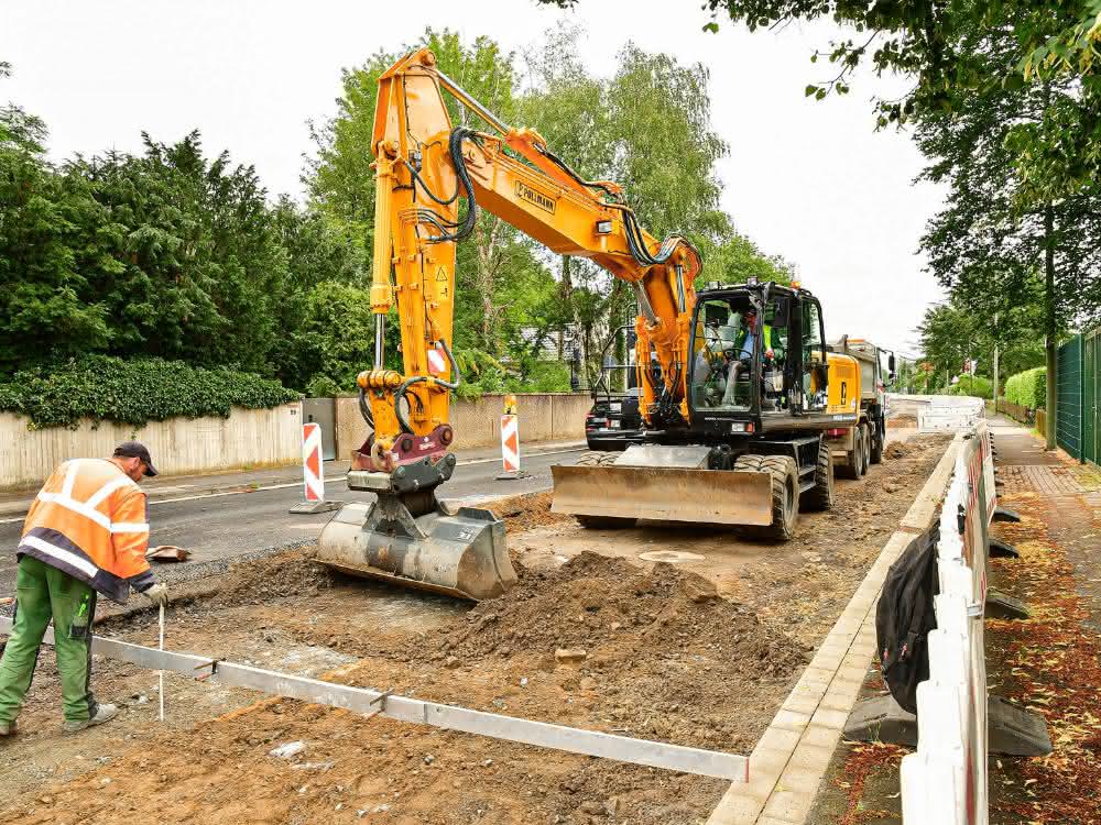 Mobilbagger: Ein Multitalent für ­Kanal- und Straßenbau