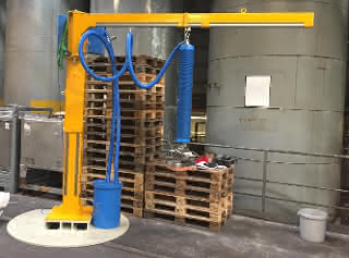 Mobile slewing jib crane