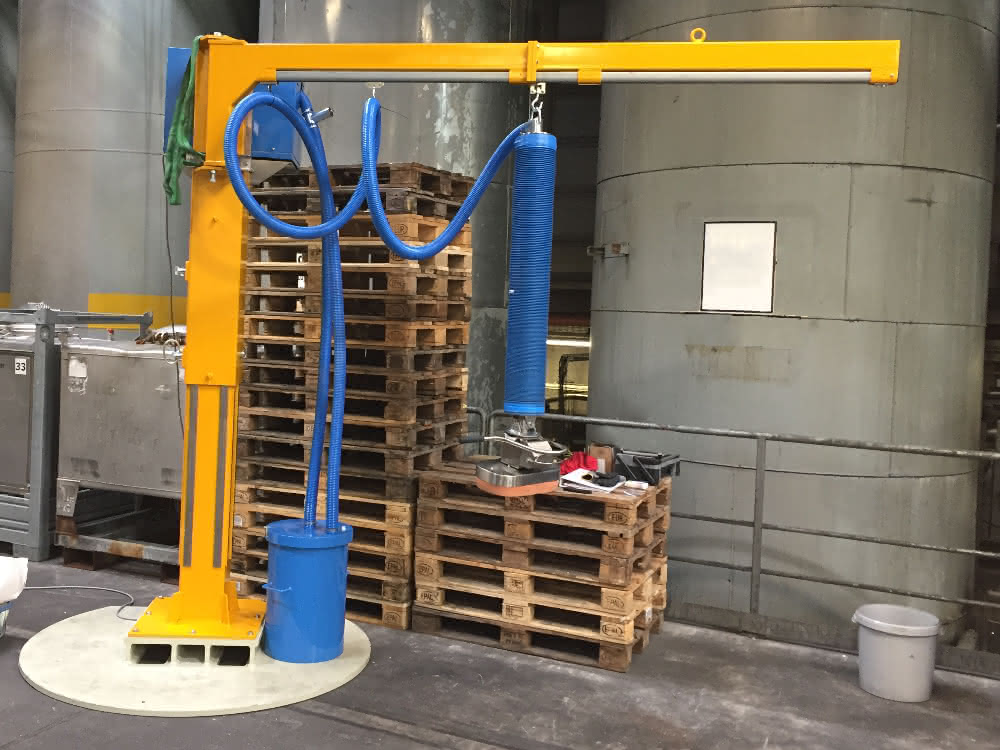 Mobile slewing jib crane