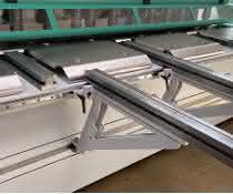 Front sheet metal handling package of the guillotine shears HGR