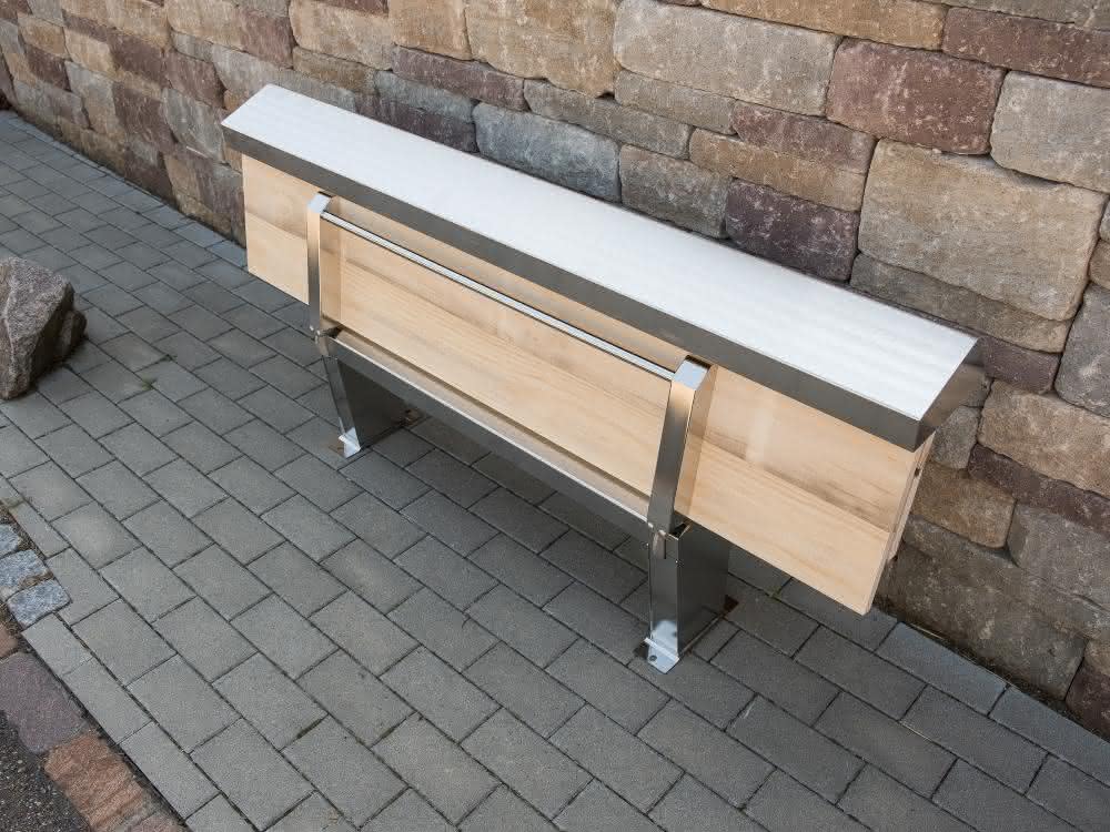 BANKOMAT In addition to the high-quality, weather-resistant exterior, its foldability is a special feature