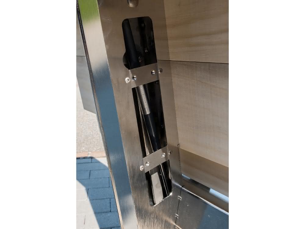 A patented folding system equipped with ACE industrial gas springs helps them to achieve this