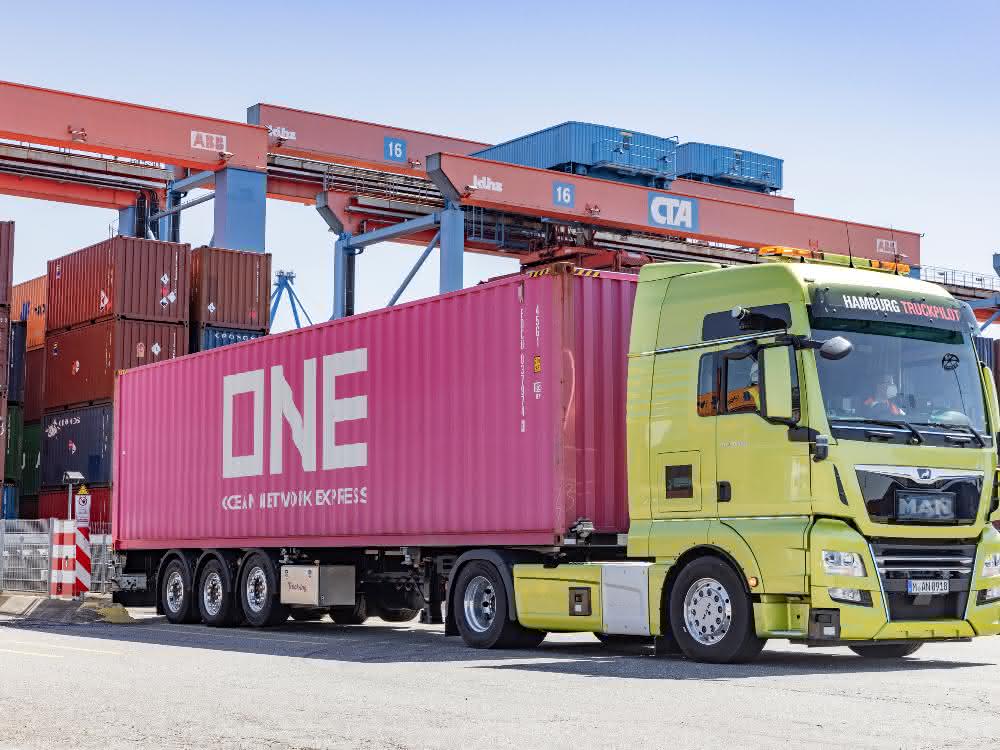 Successful practice runs with autonomous trucks in the Port of Hamburg
