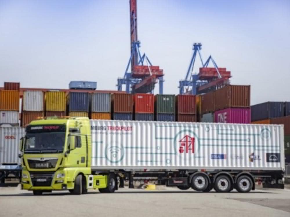 Erfolgreiche Praxisfahrten mit autonomen Trucks im Hamburger Hafen