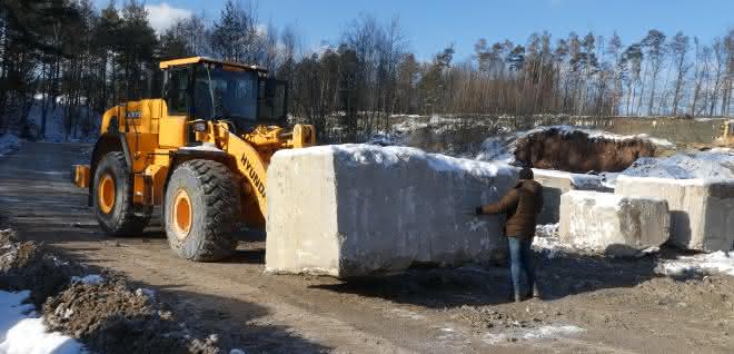 Bamberger Natursteinwerk testet Hyundai-Radlader