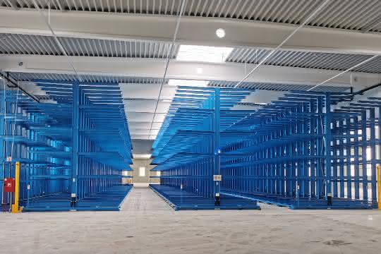High-tech storage system for efficient use of space