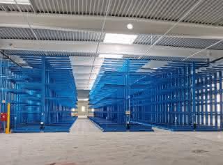 High-tech storage system for efficient use of space