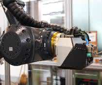 An Industrieroboter angedocktes Basismodul R-C2