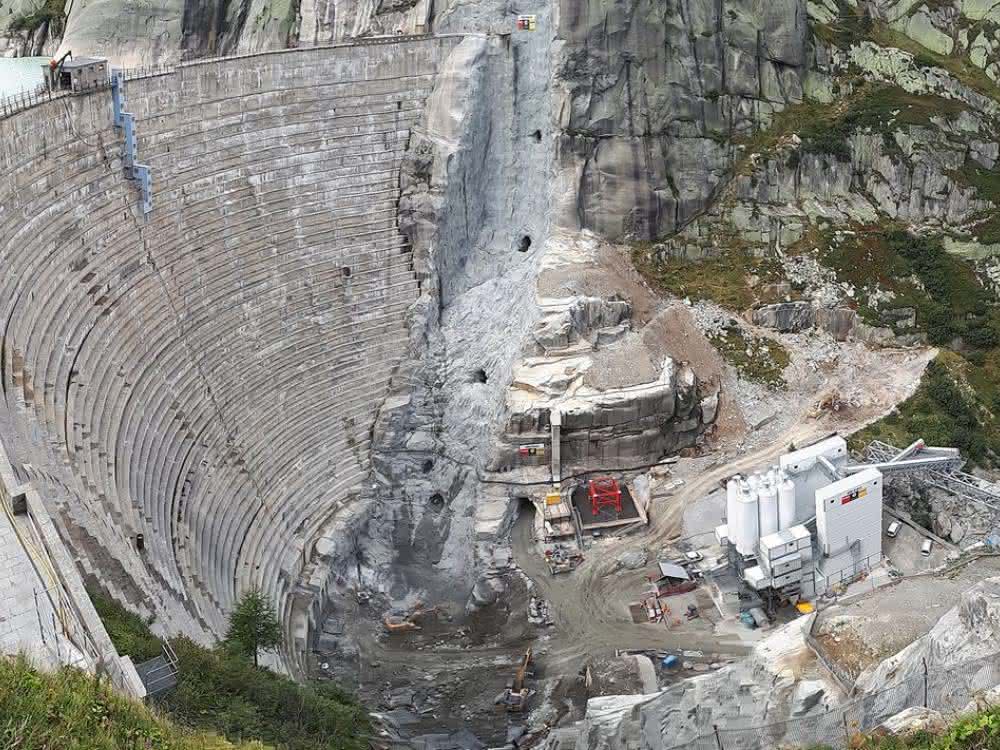 Eine alpine Herausforderung: SBM produziert Staumauerbeton für Alpen-Baustelle