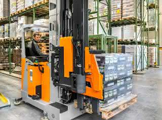 Still presents new NXV narrow-aisle stacker