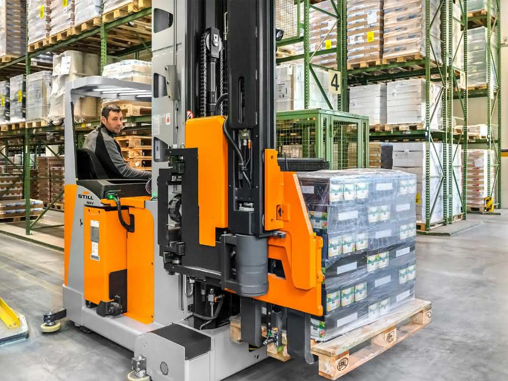 Still präsentiert neuen Schmalgangstapler NXV