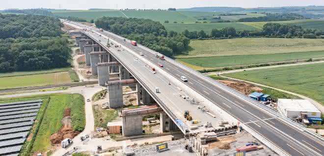 Querverschub sicher gemeistert: PORR verschiebt Rothof Talbrücke