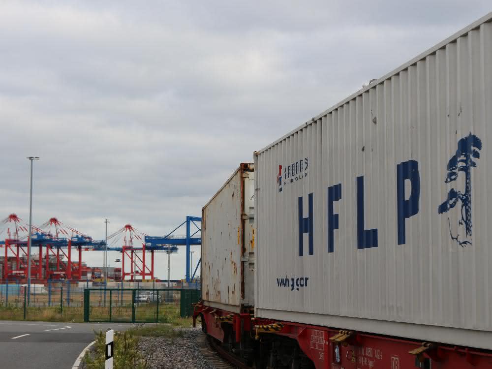 Second container train from Hefei handled at JadeWeserPort