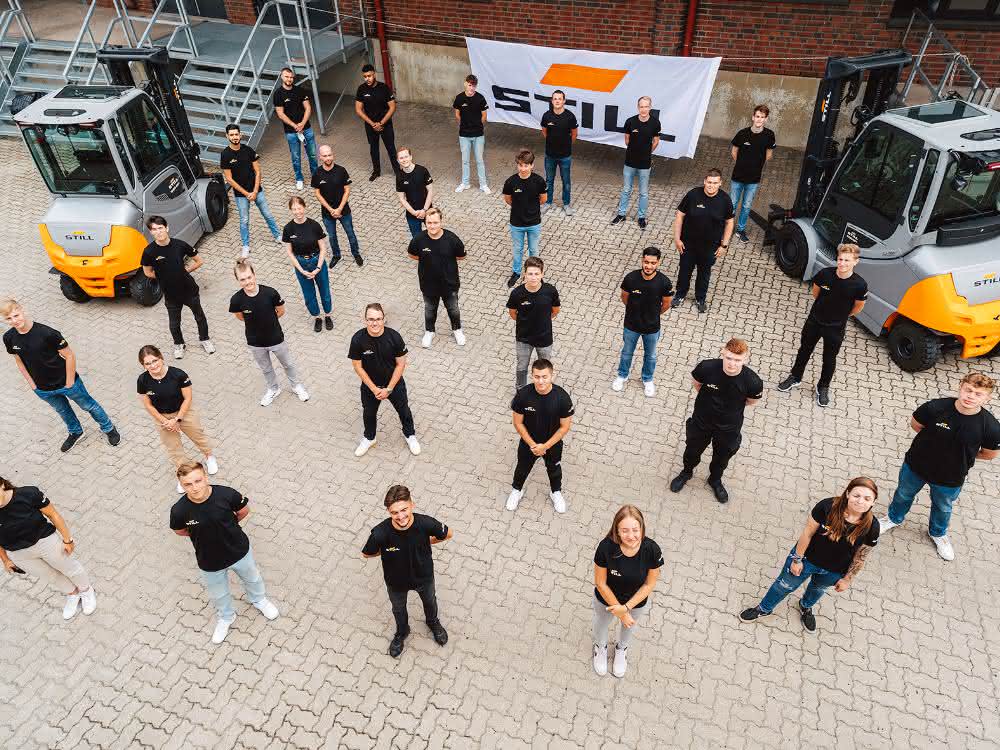 Start of training: Still organizes "Welcome Day"