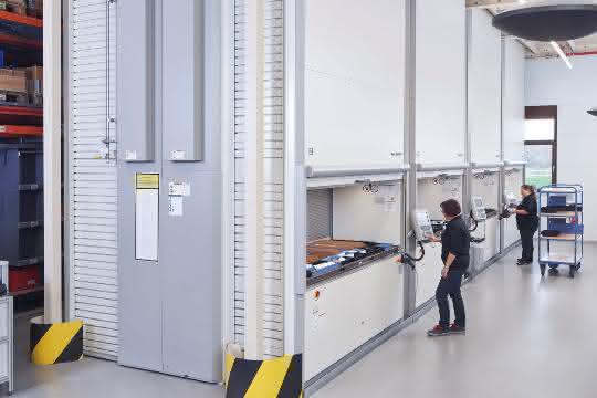 Four Hänel lean lifts organized over three floors with SAP