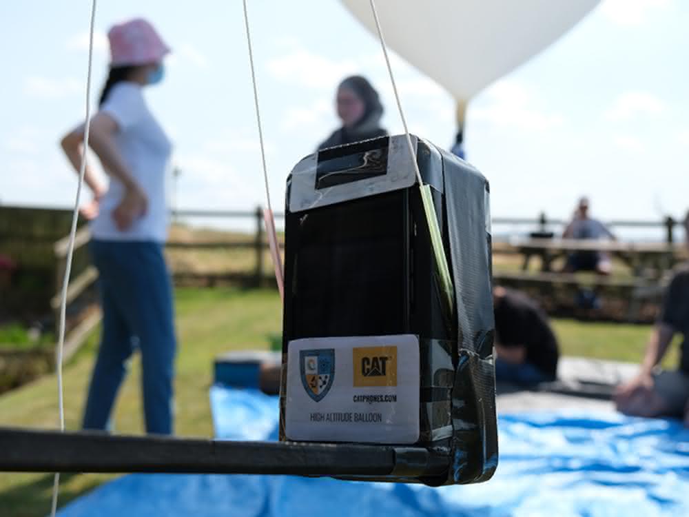 Harte Umweltbedingungen: Cat Smartphones reisen erfolgreich in die Stratosphäre Harte Umweltbedingungen: Cat Smartphones reisen erfolgreich in die Stratosphäre