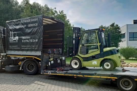 Support in relief operations: Clark provides forklifts for disaster relief free of charge