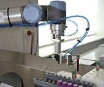 kollaborativer Roboter im Diagnostiklabor