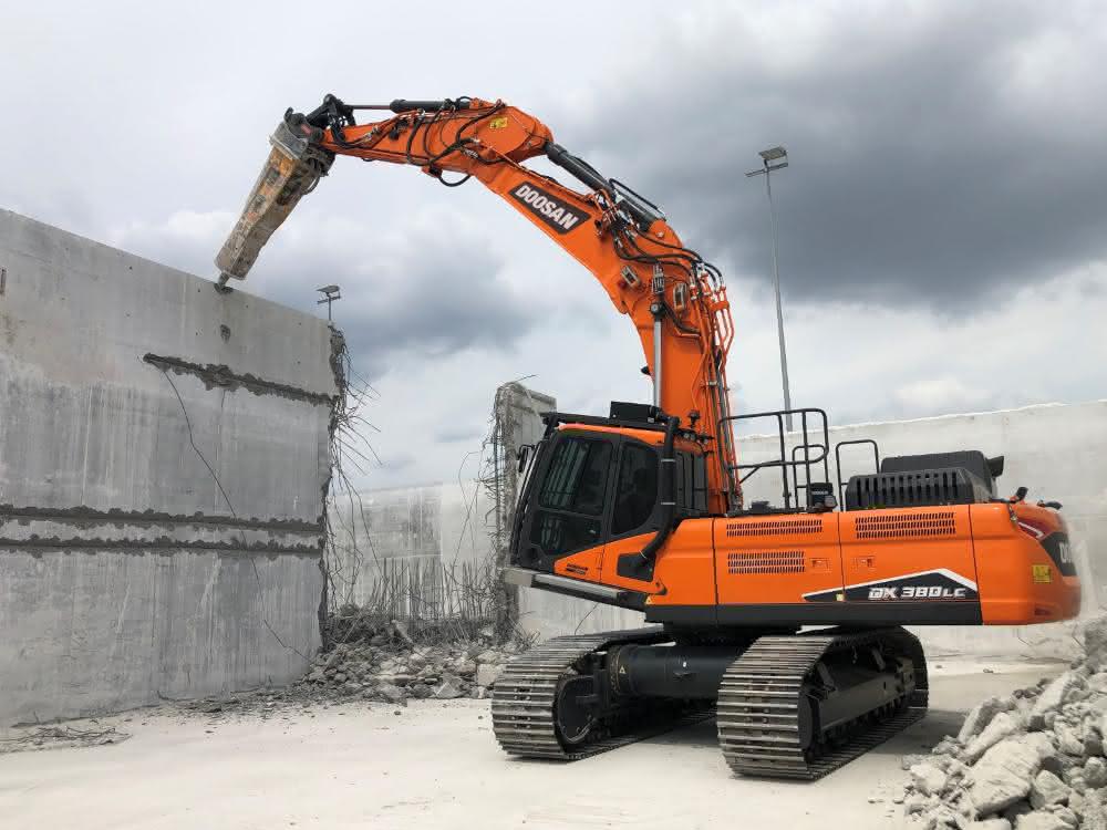Neuer Abbruchbagger von Doosan