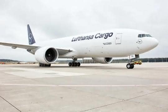 Lufthansa Cargo offers all customers CO2-neutral freight shipments