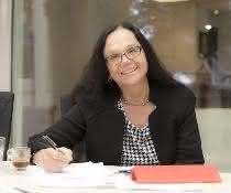 Bettina Schall
