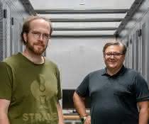 Julian Uszkoreit und Michael Turewicz im Serverraum Julian Uszkoreit und Michael Turewicz im Serverraum