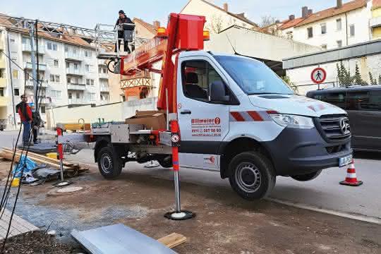 Eine Palfinger-Hubarbeitsbühne im Innenstadt-Einsatz