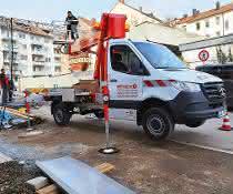 Eine Palfinger-Hubarbeitsbühne im Innenstadt-Einsatz