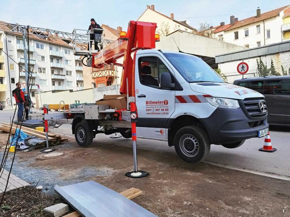 Eine Palfinger-Hubarbeitsbühne im Innenstadt-Einsatz