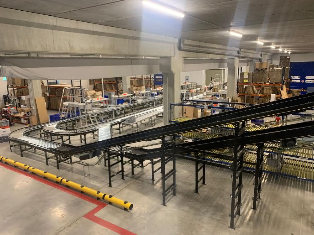 Toyota Material Handling and Interroll automate distribution center in Spain