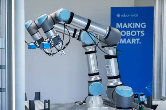 Robominds wins Handling Award in the robotics category