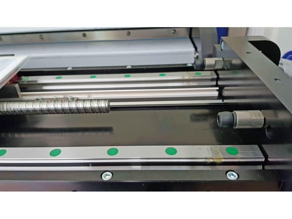 Feed table for an industrial CT system Feed table for an industrial CT system