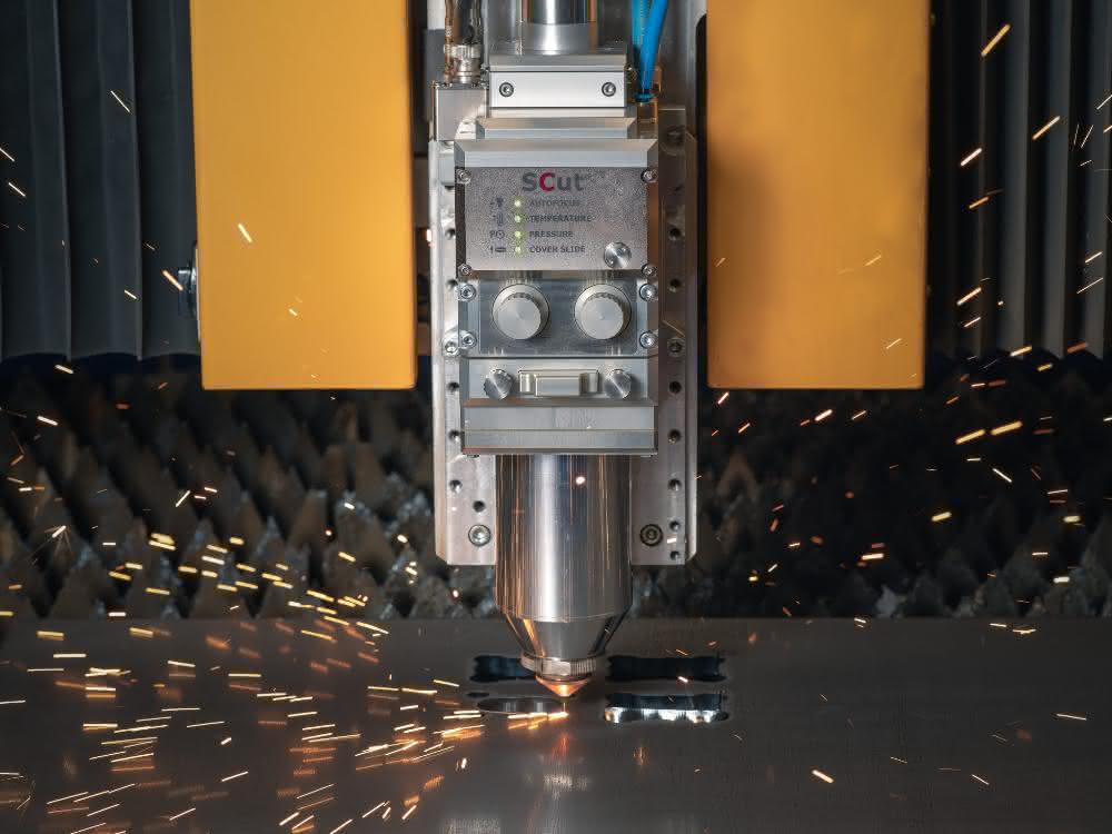 Laser cutting optics