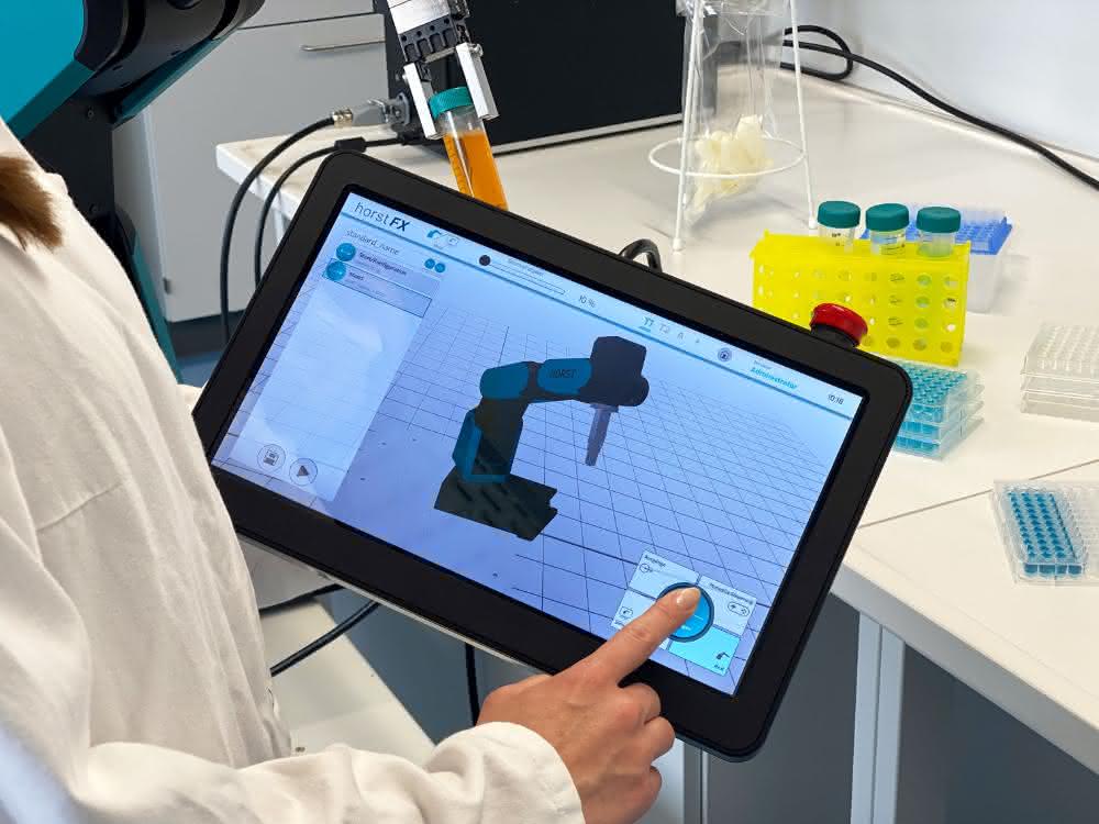 Arbeiten im Labor mit Tablet
