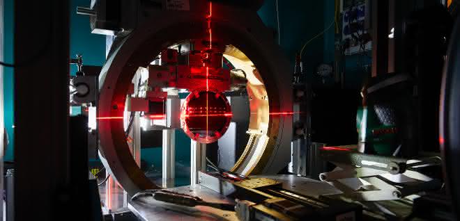 Neutron grating interferometer Neutron grating interferometer