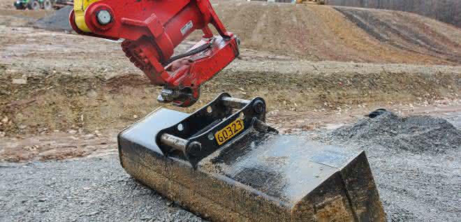 Anbaugeräte: Vollhydraulisch wechseln Anbaugeräte: Vollhydraulisch wechseln