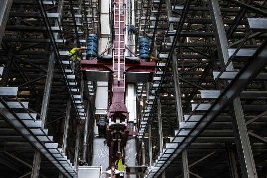 Automation: Frozen high-bay warehouse in Rotterdam automated