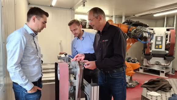Grinding with robots: Flexible, precise and polished