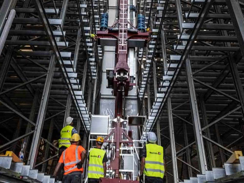Storage and retrieval machines