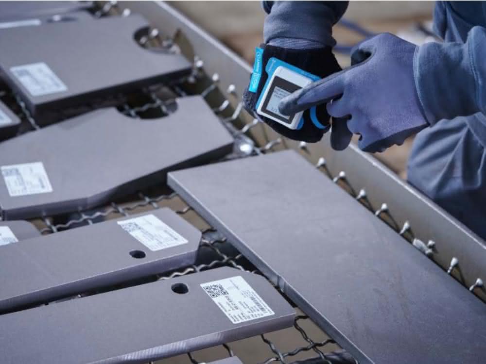 Assign more precisely Back of the hand scanner