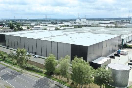 41,000 pallet spaces: SSI Schäfer supplies heavy-duty mobile racking system to Offergeld Logistik