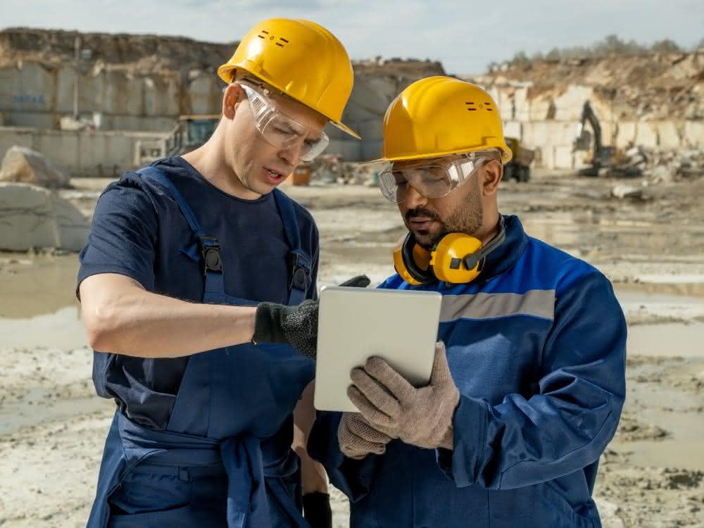 Tablet auf der Baustelle