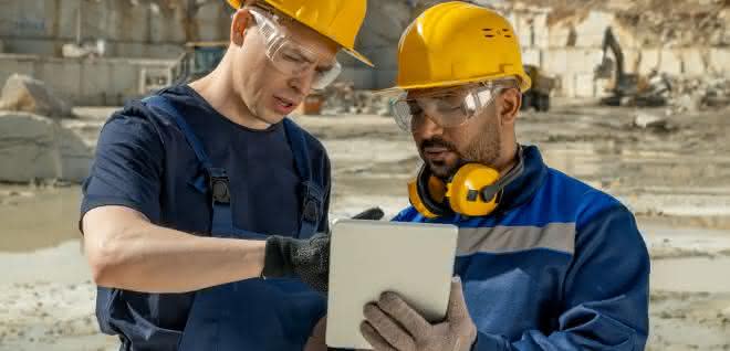 Tablet auf der Baustelle