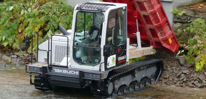 Baumaschinen: Takeuchi Dumper beseitigt Hochwasserschäden