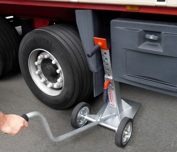 An der Verladezone: Sichere Verladung mit Safety Jacks
