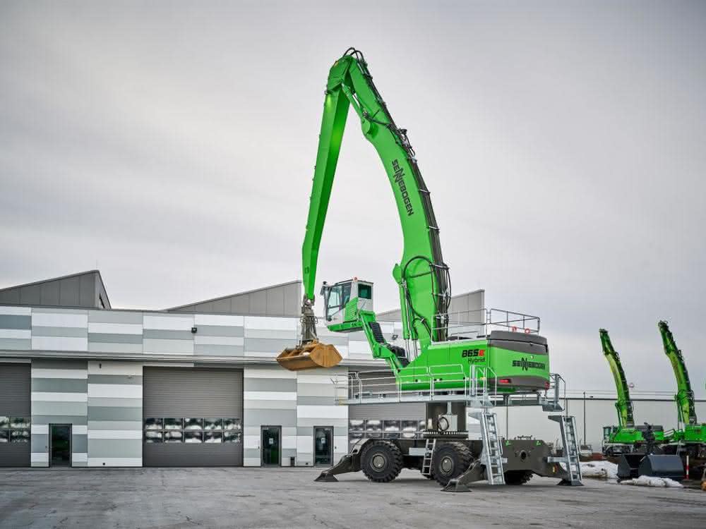 Neuer Um­schlag­bag­ger 865 E Hy­brid von Sennebogen