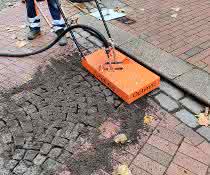 Fugen mit Druckluft reinigen