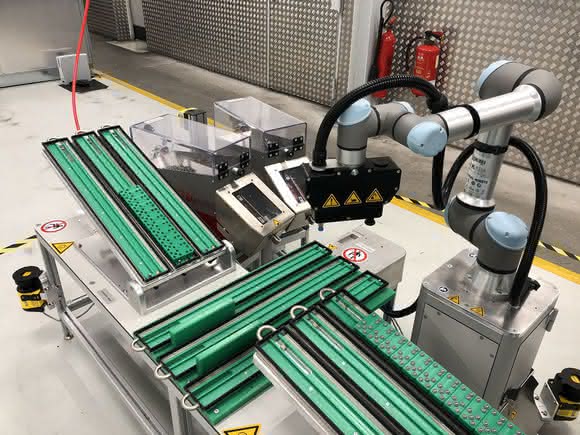 Handling: Cobots for in-house production Handling: Cobots for in-house production