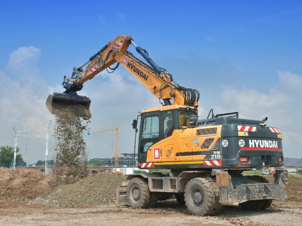 Zwei Hyundai-Kettenbagger in Mittelfranken